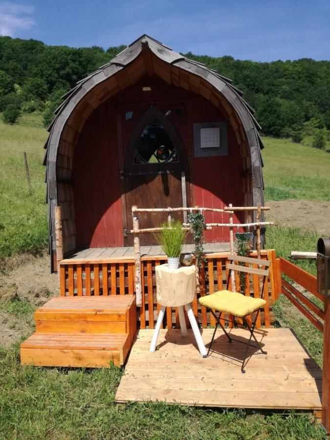 Zuruck Zur Natur - Urlaub Im Zirkuswagen, Sommeratelier Oder Schindelwagen Adenbach Esterno foto