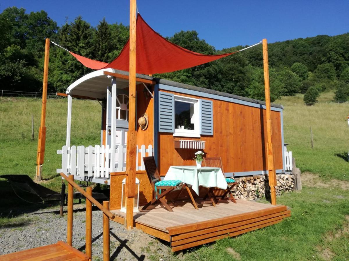 Zuruck Zur Natur - Urlaub Im Zirkuswagen, Sommeratelier Oder Schindelwagen Adenbach Esterno foto