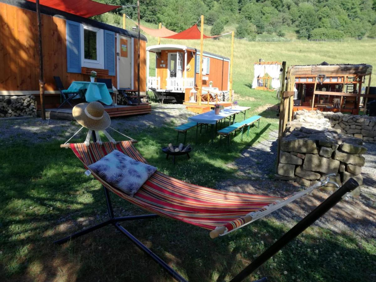 Zuruck Zur Natur - Urlaub Im Zirkuswagen, Sommeratelier Oder Schindelwagen Adenbach Esterno foto